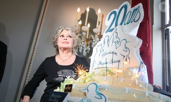 Brigitte Bardot a alors démenti cette rumeur : "Sachez que je vais bien et que je n’ai pas l’intention de tirer ma révérence"

Brigitte Bardot en 2006
©Agence / Bestimage