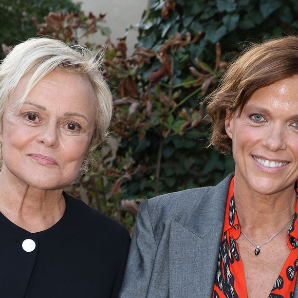Muriel Robin et Anne Le Nen lors de l'inauguration du jardin des ambassadeurs Line Renaud à Paris le 2 octobre 2023 © Coadic Guirec / Bestimage