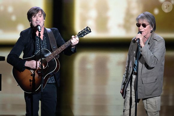 Jacques Dutronc se produit sur scène avec son fils Thomas Dutronc lors des 37èmes Victoires de la Musique à la Seine Musicale le 11 février 2022 à Boulogne-Billancourt, France. Photo by David Niviere/ABACAPRESS.COM