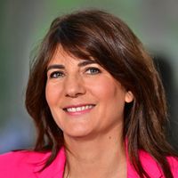 “Ce mec est dingue” : Estelle Denis tend un piège à un célèbre animateur de RMC, qui rame en plein direct !