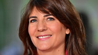 “Ce mec est dingue” : Estelle Denis tend un piège à un célèbre animateur de RMC, qui rame en plein direct !