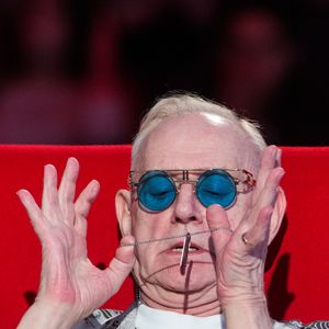 Exclusif - William Sheller (avec le médaillon GI de son père américain) - Enregistrement de l'émission "Le Divan" avec William Sheller en invité et présentée par M.O.Fogiel Le 9 novembre 2018
© Cyril Moreau / Bestimage