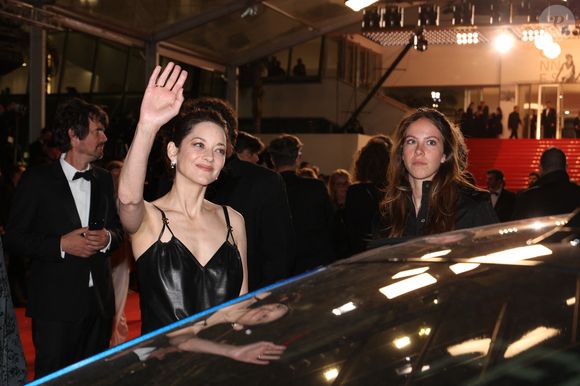 Marion Cotillard - Descente des marches du film " Karma " lors du 79ème Festival International du Film de Cannes, le 15 mai 2026. © Jacovides-Moreau / Bestimage