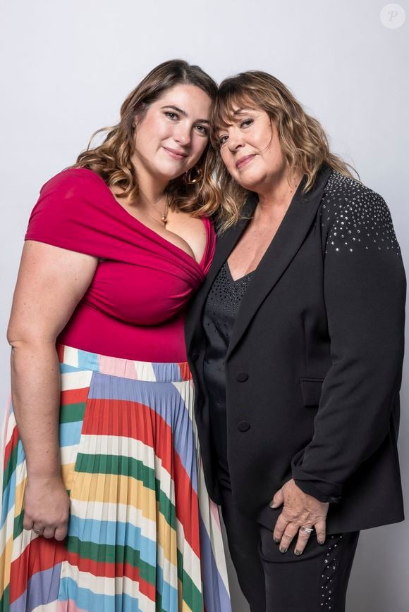 Exclusif -  Charlotte Gaccio et sa mère Michèle Bernier - Studio - Enregistrement de l'émission "La chanson secrète", présentée par N.Aliagas et diffusée le 29 décembre sur TF1
© Guillaume Gaffiot-Cyril Moreau / Bestimage