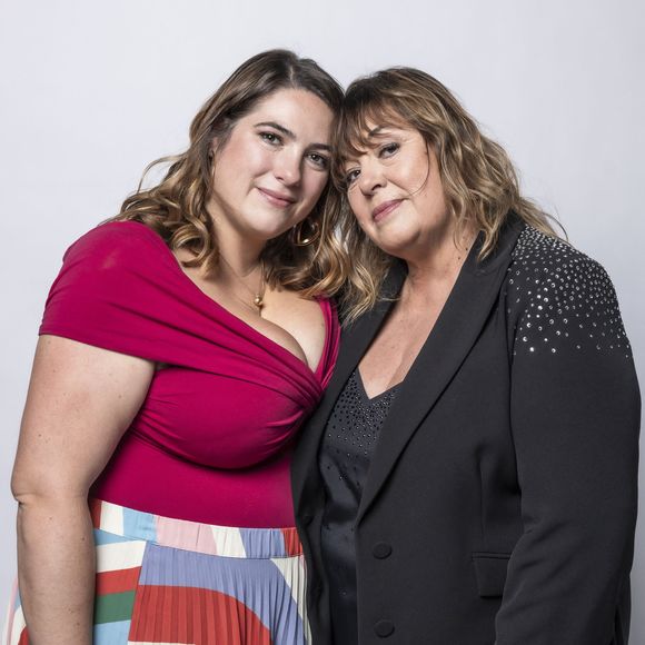 Exclusif -  Charlotte Gaccio et sa mère Michèle Bernier - Studio - Enregistrement de l'émission "La chanson secrète", présentée par N.Aliagas et diffusée le 29 décembre sur TF1
© Guillaume Gaffiot-Cyril Moreau / Bestimage