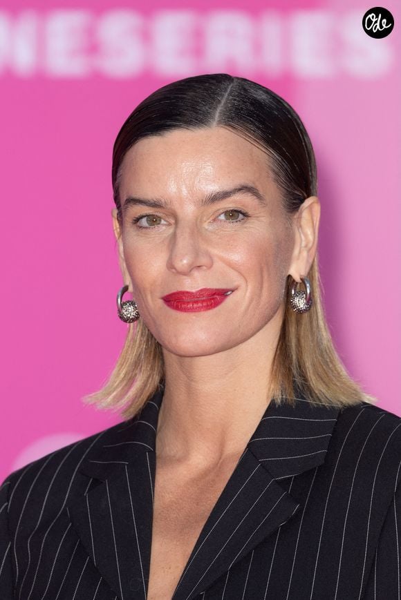Devenue maman pour la première fois il y a quelques semaines, Fauve Hautot a déjà repris les répétitions.

Fauve Hautot assiste à la cérémonie de clôture du 8e Festival Canneseries sur le tapis rose. Cannes, France, le 29 avril 2025. Photo : Shootpix/ABACAPRESS.COM