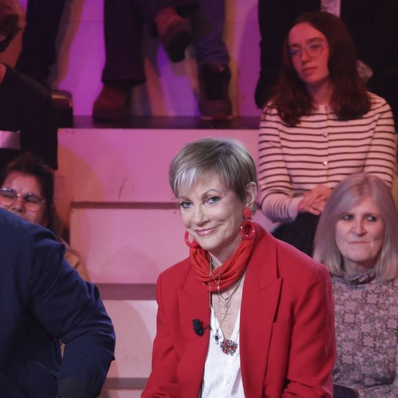 Exclusif - Raymond Aabou, Isabelle Morini-Bosc, Gilles Verdez, sur le plateau de l’émission « TPMP » présentée par C.Hanouna et diffusée en direct sur C8, Paris, France, le 25 fevrier 2025. © Jack Tribeca / Bestimage