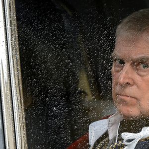 L'ancien duc d'York est dans la tourmente depuis plusieurs semaines.

Le prince Andrew arrive à la messe de Requiem de la duchesse de Kent, à la cathédrale de Westminster, dans le centre de Londres. Photo by PA Photo/ Bestimage