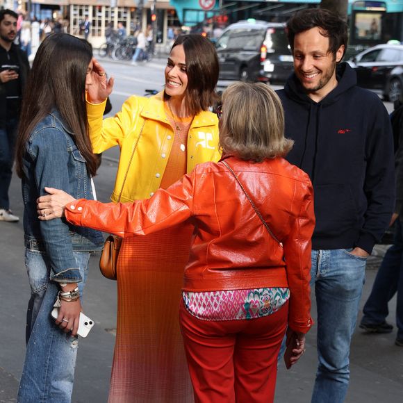 Vianney, sa femme Catherine Robert et sa fille Véronique Berecz dévoilent son personnage de cire au Musée Grevin le 27 mai 2025 à Paris, France. Photo Jerome Domine/ABACAPRESS.COM