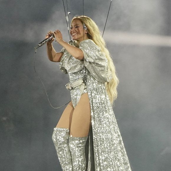 Suite à cette annonce, les fans n'attendaient qu'une chose : la mise en vente des billets.

Beyonce en concert à Inglewood en Californie, le 1er septembre 2023.

Photo : Backgrid USA / Bestimage