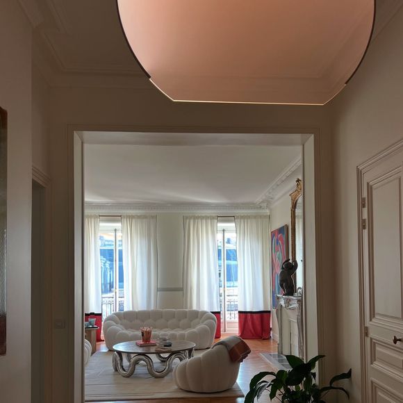 Ils habitent dans un appartement chaleureux et moderne

Appartement de Malika Ménard dans Paris