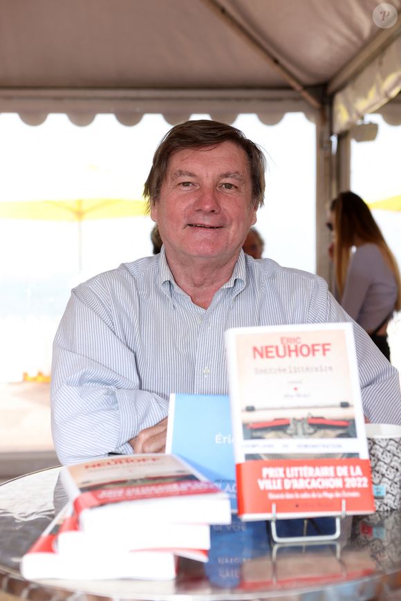 Eric Neuhoff a lui aussi été élue

Exclusif - Eric Neuhoff - "Rentrée littéraire" - Prix littéraire de la Ville d'Arcachon 2022 - Rendez vous littéraire "La plage aux écrivains" à Arcachon le 1er mai 2022. © Jean-Marc Lhomer/Bestimage