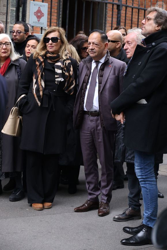Les personnalités étaient nombreuses pour le dernier voyage de Michel Michel 

Exclusif - Valérie Trierweiler, Jean-Luc Romero-Michel, Didier Barbelivien et Jean-Noël Mirande - Obsèques de Michel Michel en l'église Saint-Jean-de Montmartre à Paris le 16 octobre 2025. Michel Michel était le patron du légendaire du Banana Café à Paris. © Denis Guignebourg/Bestimage
