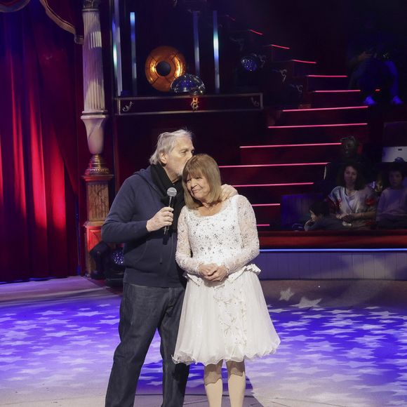 Chantal Goya et son mari Jean-Jacques Debout enlacés pour la représentation pour les Pièces Jaunes !

Jean-Jacques Debout, Chantal Goya, lors de la représentation pour Les Pièces Jaunes du Cirque Bouglione au Cirque d'Hiver organisée par le couturier Stéphane Rolland, Paris, France. © Jack Tribeca / Bestimage