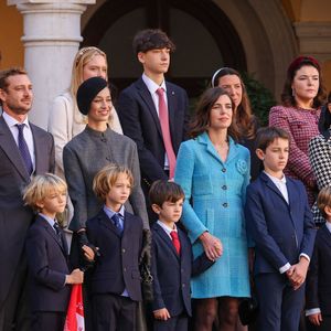 La princesse Alexandra de Hanovre, Pierre Casiraghi, Beatrice Borromeo, Charlotte Casiraghi, Tatiana Santo Domingo, Andrea casiraghi dans la cour du palais princier le jour de la fête nationale de Monaco le 19 novembre 2024. © Jean-Charles Vinaj / Pool Monaco / Bestimage