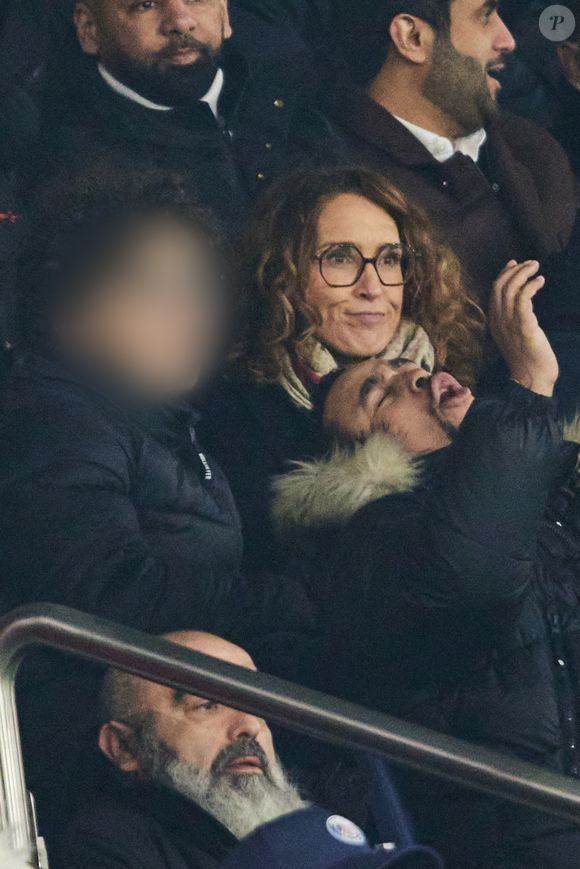 Marie-Sophie Lacarrau et son fils - Célébrités dans les tribunes du match de Ligue 1 McDonald's opposant le Paris Saint-Germain (PSG) à L’AS Monaco (4-1) au Parc des Princes à Paris le 7 février 2024. © Cyril Moreau/Bestimage