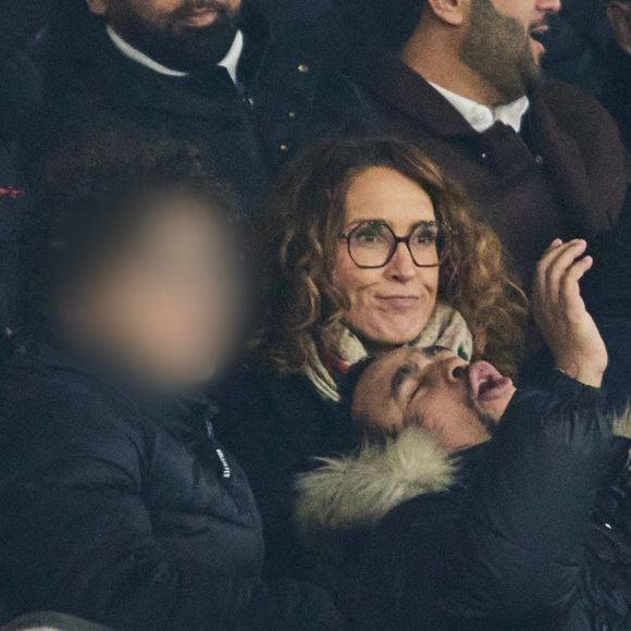 Marie-Sophie Lacarrau et son fils - Célébrités dans les tribunes du match de Ligue 1 McDonald's opposant le Paris Saint-Germain (PSG) à L’AS Monaco (4-1) au Parc des Princes à Paris le 7 février 2024. © Cyril Moreau/Bestimage