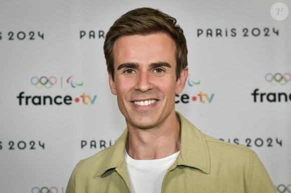 Le journaliste français Jean-Baptiste Marteau pose pour un photocall avant la conférence de presse "Paris 2024" de France Télévision à Paris le 11 juin 2024. Photo by Firas Abdullah/ABACAPRESS.COM