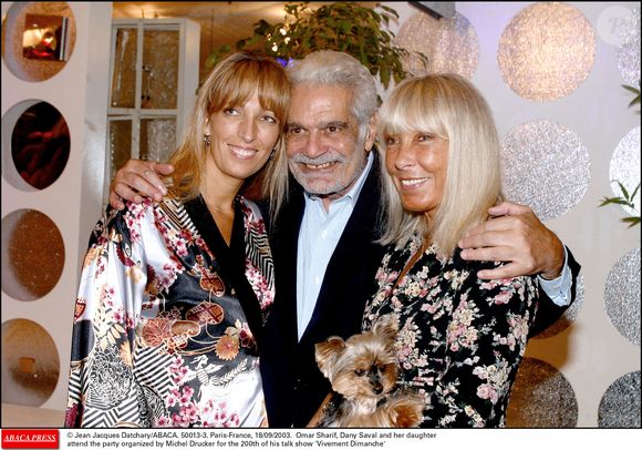 Omar Sharif, Dany Saval et sa fille assistent à la soirée organisée par Michel Drucker pour les 200 ans de son émission 'Vivement Dimanche' le 18 septembre 2003. © Jean-Jacques Datchary/ABACA.