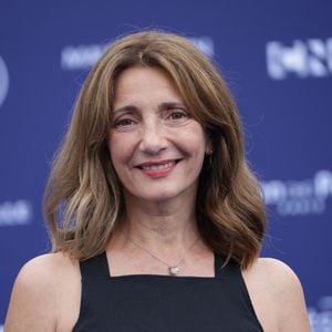 Valérie Karsenti - Arrivée au cinéma CGR lors de la 18e édition du Festival du film francophone d'Angoulême (FFA), le 27 août 2025.

© Coadic Guirec / Bestimage