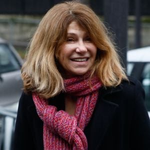 "J’ai été enfant comédienne et adolescente mannequin. Mais à 19 ans, j’ai tout arrêté pour devenir brocanteuse. Puis, quelques années plus tard, je suis revenue vers la comédie"

Florence Pernel - Arrivées à l'enregistrement de l'émission "Vivement Dimanche" au Studio Gabriel à Paris, présentée par M.Drucker et diffusée le 8 janvier 2023 sur France 3. Le 21 décembre 2022. 
© Christophe Clovis / Bestimage