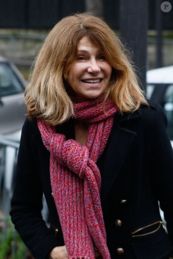 "J’ai été enfant comédienne et adolescente mannequin. Mais à 19 ans, j’ai tout arrêté pour devenir brocanteuse. Puis, quelques années plus tard, je suis revenue vers la comédie"

Florence Pernel - Arrivées à l'enregistrement de l'émission "Vivement Dimanche" au Studio Gabriel à Paris, présentée par M.Drucker et diffusée le 8 janvier 2023 sur France 3. Le 21 décembre 2022. 
© Christophe Clovis / Bestimage