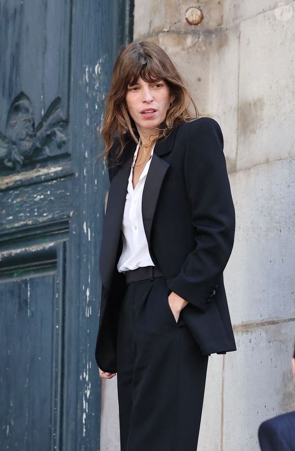 Lou Doillon - Arrivées des célébrités aux obsèques de Jane Birkin en l'église Saint-Roch à Paris. Le 24 juillet 2023. © Jacovides-KD Niko / Bestimage