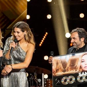 Exclusif - Santa, Laury Thilleman, André Manoukian - Enregistrement de l'émission "La fête de la chanson française" à Paris, présentée par L.Thilleman et A.Manoukian, et diffusée le 20 décembre sur France 3
© Pierre Perusseau / Bestimage