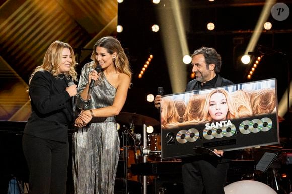 Exclusif - Santa, Laury Thilleman, André Manoukian - Enregistrement de l'émission "La fête de la chanson française" à Paris, présentée par L.Thilleman et A.Manoukian, et diffusée le 20 décembre sur France 3
© Pierre Perusseau / Bestimage