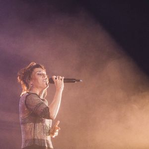 Mais avant de connaître la gloire, la nouvelle coach de The Voice 2025 a aussi traversé une période de précarité financière. 

La chanteuse française Zaz en concert au Espaço Unimed à São Paulo, Brésil, le 14 avril 2023, pour sa tournée "Organique Tour" qui fait la promotion de son cinquième album de sa carrière et enregistré pendant la pandémie du COVID-19 (coronavirus). © Imago/Panoramic/Bestimage