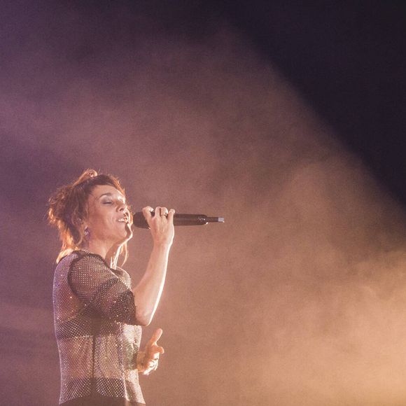 Mais avant de connaître la gloire, la nouvelle coach de The Voice 2025 a aussi traversé une période de précarité financière. 

La chanteuse française Zaz en concert au Espaço Unimed à São Paulo, Brésil, le 14 avril 2023, pour sa tournée "Organique Tour" qui fait la promotion de son cinquième album de sa carrière et enregistré pendant la pandémie du COVID-19 (coronavirus). © Imago/Panoramic/Bestimage