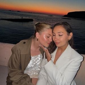 Louane en vacances à Ibiza avec un groupe d'amies et sans son futur mari Florian Rossi. 30 et 31 mai 2025
