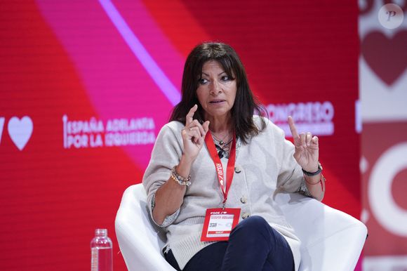 Anne Hidalgo, maire de Paris, s'exprime lors du 41ème Congrès fédéral du Parti socialiste ouvrier espagnol (PSOE) à Séville, le 30 novembre 2024. 
© Rocio Ruz / Europa Press / Bestimage