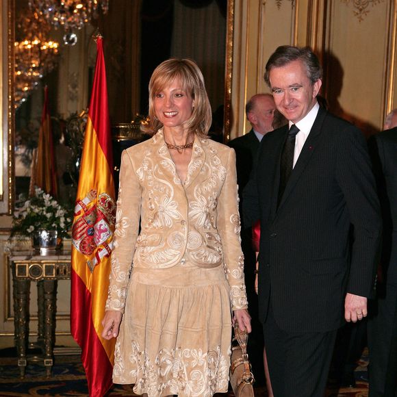 Le PDG de LVMH Bernard Arnault et son épouse Hélène Mercier Arnault arrivent à la réception organisée à l'Ambassade d'Espagne, dans le cadre de la visite d'Etat de trois jours du couple royal à Paris, France, le 28 mars 2006. Photo by Nebinger-Orban/ABACAPRESS.COM
