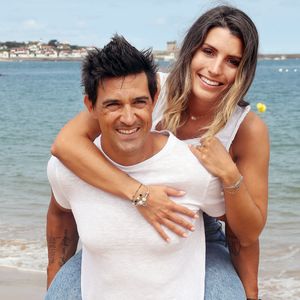 Exclusif -  Rendez-vous avec Jean-Pascal Lacoste (habillé par American Vintage) et sa fiancée Delphine, soeur de l'ancienne Miss France S.Tellier, à Saint-Jean-de-Luz. Le 10 juillet 2020
© Patrick Bernard / Bestimage