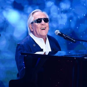 Un dosage trop élevé a endommagé ses nerfs optiques.

Exclusif - Gilbert Montagné - Enregistrement de l'émission Vivement dimanche au studio Rive Gauche , présentée par Michel Drucker . Diffusion sur France 3 le 29/03/2026. Photos prises le 18 mars 2026.
© Guillaume Gaffiot / Bestimage