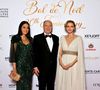 Charlene de Monaco est épaulée par son frère dans ses missions caritatives

Sandrine Knoell, la fondatrice de l'événement, le prince Albert II de Monaco et la princesse Charlene lors du Bal de Noël à la salle Empire de l'hôtel de Paris à Monaco, le 12 décembre 2025. © Bruno Bebert / Bestimage