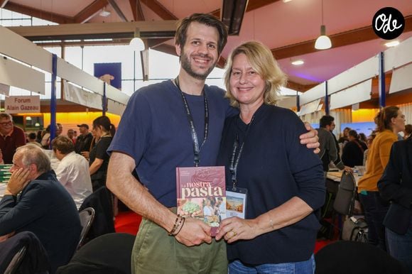 Paul Belmondo a tagué son fils en légende de la publication.

Alessandro et Luana Belmondo à la Halle Georges Brassens de Brive-la-Gaillarde pour la 43eme Foire du Livre de Brive, le 7 novembre 2025.©Jean-Marc LHOMER/Bestimage.