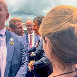 Exclusif - Stéphane Plaza, en voyage d'affaire pour trouver de nouveaux franchisés à Île Maurice, a reçu une invitation du président Emmanuel Macron à l'occasion de l'inauguration du nouveau site de l'Ambassade de France à Maurice à l'immeuble "The Workplace", Moka-Telfair, le vendredi 21 novembre 2025. © Bestimage