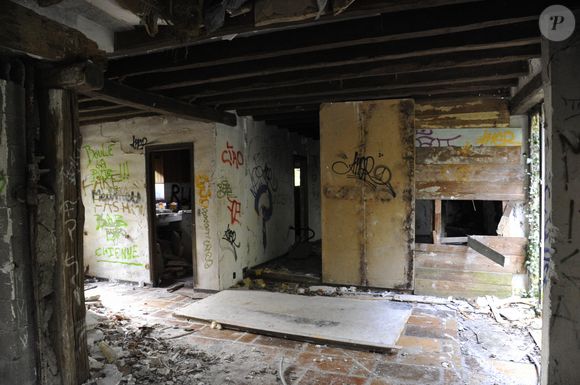 En lisière de la foret domaniale de Maurepas dans les Yvelines, la propriété achetée par l'acteur Jamel Debbouze est désormais devenue une ruine et un squat le 15 fevrier 2013.
AGENCE / BESTIMAGE