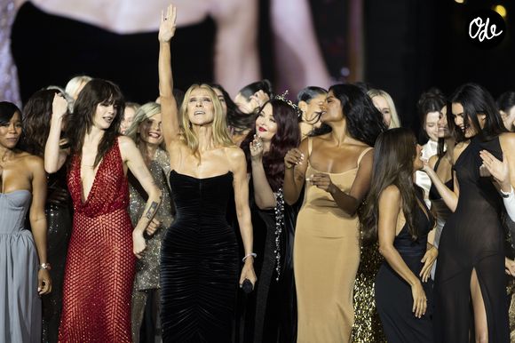 Céline Dion avec Heidi Klum, Aja Naomi King, Bebe Vio Grandis, Cara Delevingne, Céline Dion, Eva Longoria, Simone Ashley, Aishwarya Rai Bachchan and Kendall Jenner – Défilé L’Oreal Paris « Express Your Worth » à Paris, France, le 29 septembre 2026. © Olivier Borde / Bestimage