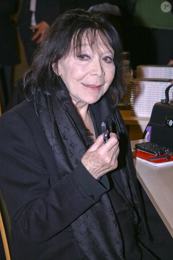 Juliette Greco - 33eme edition du Salon du Livre de la porte de Versailles a Paris le 24 mars 2013. Photo par JLPPA / Bestimage