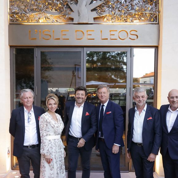 Exclusif - Jean-Philippe Nuel (Architecte d’intérieur), Maud Bailly (Directrice générale Sofitel, MGallery & Emblems), Sébastien Bazin (PDG du groupe Accor), Patrick Bruel, Pierre Gonzalvez (Maire de l’Isle sur la Sorgue), Emmanuel Borla (Directeur de l’hôtel) - Patrick Bruel inaugure son hôtel cinq étoiles "L'Isle de Leos MGallery" à L'Isle-sur-la-Sorgue, France, le 23 septembre 2025. © Jack Tribeca / Bestimage