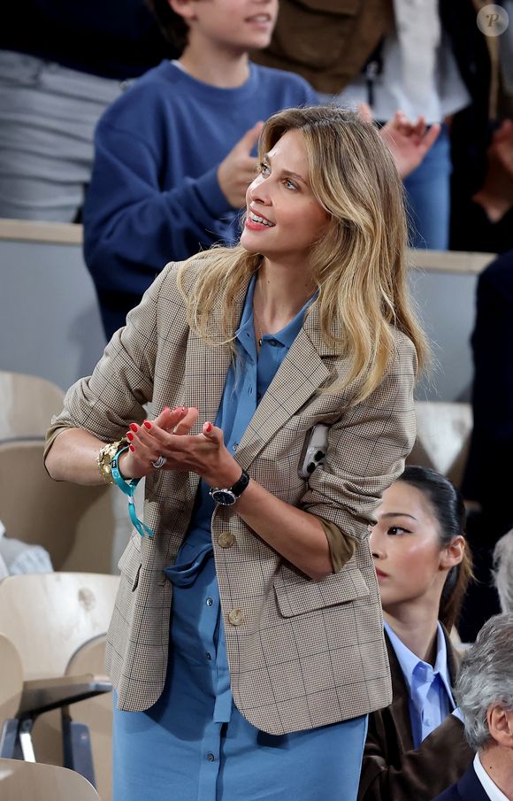 Ophélie Meunier dans les tribunes lors des Internationaux de France de Tennis de Roland Garros 2025, à Paris, France, le 4 juin 2025. © Jacovides-Moreau/Bestimage