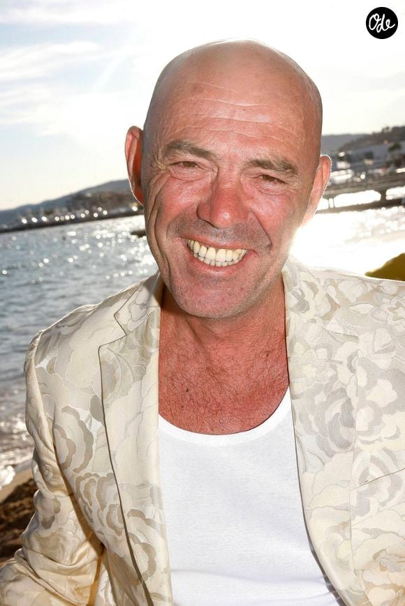 Philippe Corti posant lors d'une séance photo à Cannes, en France, en mai 2011. Photo : VIM/ABACAPRESS.COM