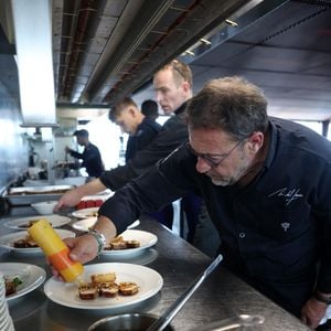 Exclusif - La Terrasse Rouge - Michel Sarran, chef étoilé du restaurant "Michel Sarran" à Toulouse - "Primeurs Etoilés" au restaurant La Terrasse Rouge au Château La Dominique à Saint Emilion, Gironde, France, le 24 avril 2024. © Jean-Marc Lhomer/Bestimage