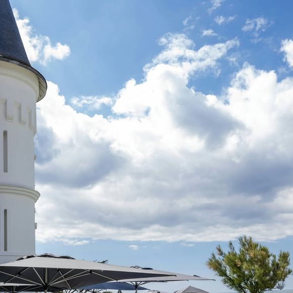 Adriana Karembeu a profité d'un séjour incroyable au Château des Tourelles. Capture d'écran Instagram
