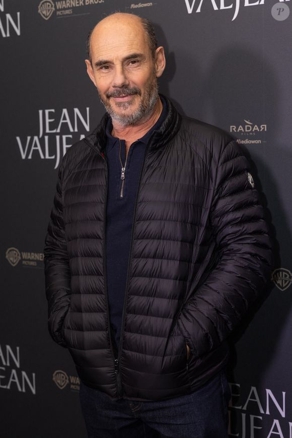 Bernard Campan à la première du film "Jean Valjean" au cinéma Publicis à Paris le 17 novembre 2025.

© Julien Sarkissian / Bestimage