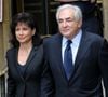 En effet, si le grand public connaît principalement l'histoire de la journaliste avec Dominique Strauss-Kahn, elle a d'abord été mariée à un autre homme... 

Dominique Strauss-Kahn, ancien directeur général du Fonds monétaire international, accompagné de son ex-épouse Anne Sinclair, quitte le tribunal pénal de Manhattan le 6 juin 2011 à New York, NY, États-Unis. Photo de Monika Graff/Upi/Abaca