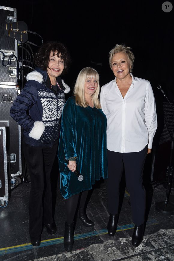 Exclusif - Isabelle Mergault, Isabelle Nanty et Muriel Robin - Surprises - Backstage de l'enregistrement de l'émission "La Chanson secrète 5", qui sera diffusée le 11 janvier 2020 sur TF1, à Paris. Le 17 décembre 2019
© Gaffiot-Perusseau / Bestimage